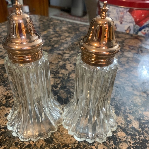 The Unbranded Brand Other - Vintage-Inspired Glass Salt and Pepper Shakers with Silver Tops